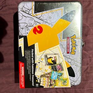 Pokémon TCG: Celebrations Collector Chest